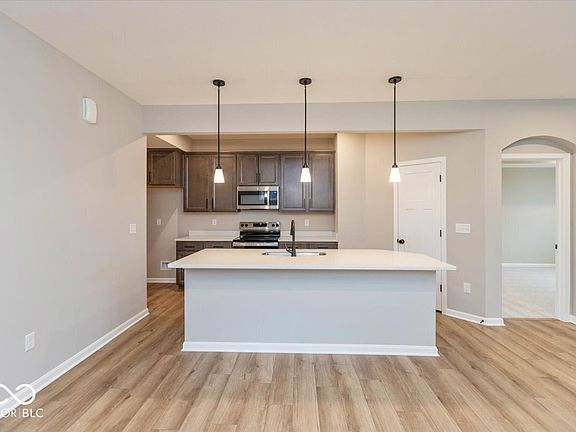 4th image of 885 Rosebud Ln