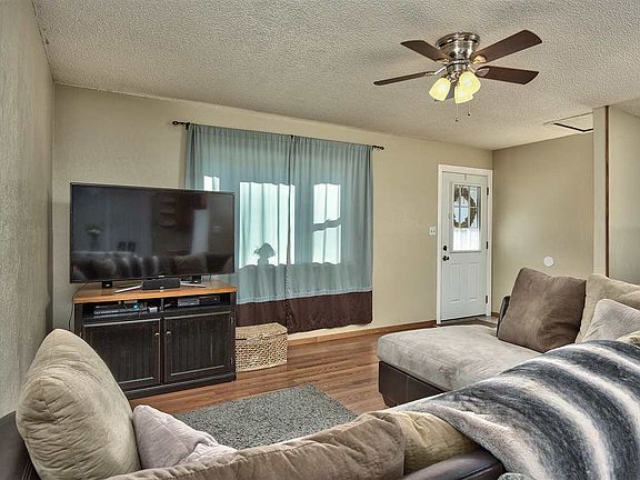 This home offers 3 bedrooms and 2 bathrooms in 1,188 square feet - and has a spa
