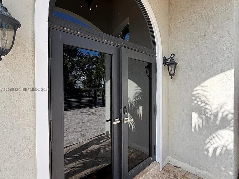 8881 SW 28th St — Photo 3