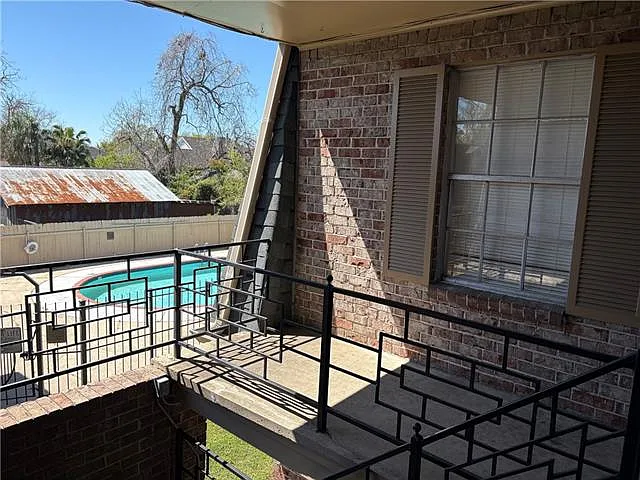 1 bed, 1.0 bath, 714 sqft, $925 — Photo 2