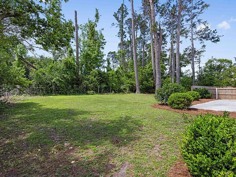 2421 Westwood Dr — Photo 15