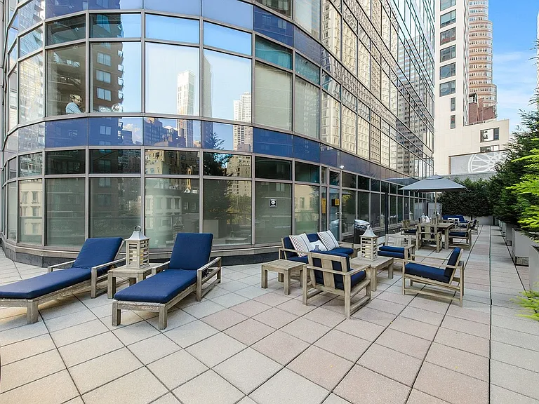250 E 54th St #18F — Photo 9