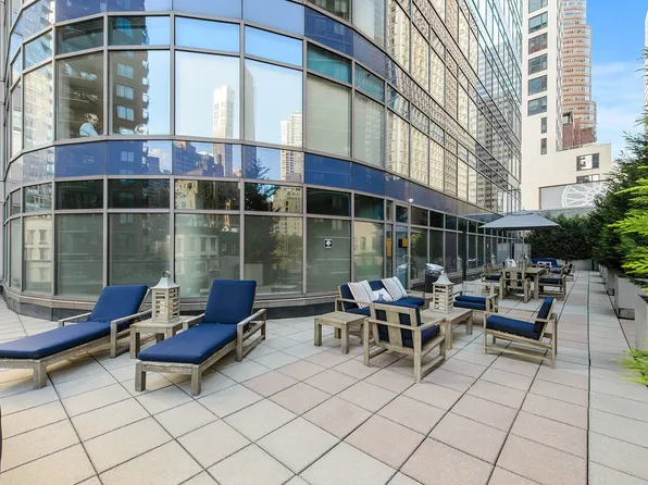 250 East 54th Street image 11 of 14