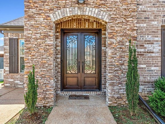 3rd image of 5469 Briardale Dr