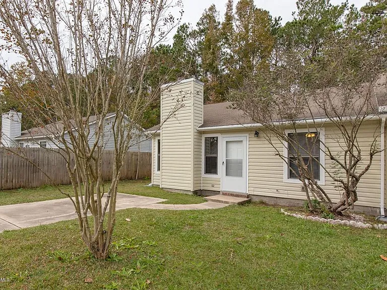 1041 Spring Villa Dr — Photo 3