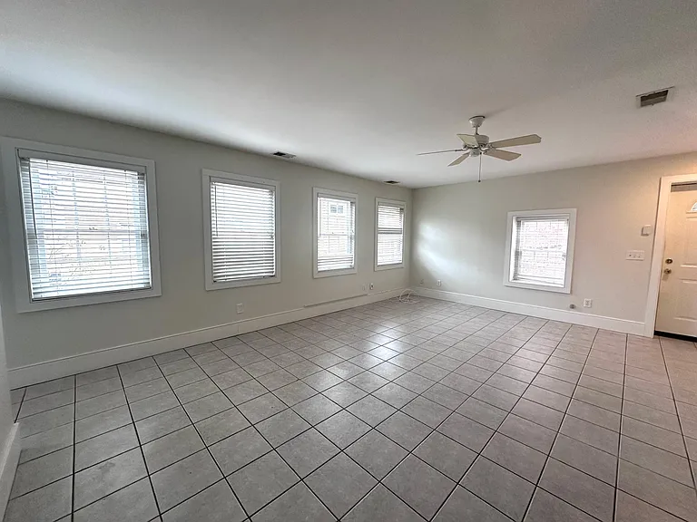 14 Elizabeth St #5 — Photo 9