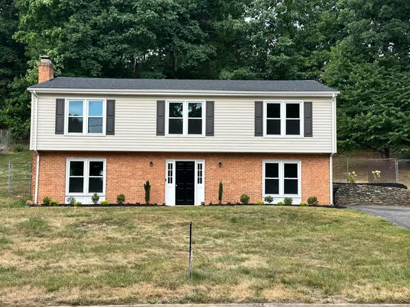 3989 Chaparral Dr, Roanoke, VA 24018