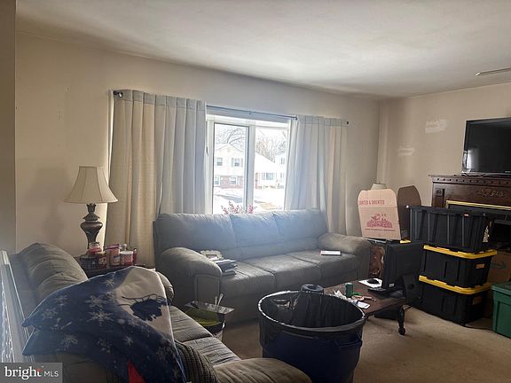 3rd image of 1493 Maguire Ln