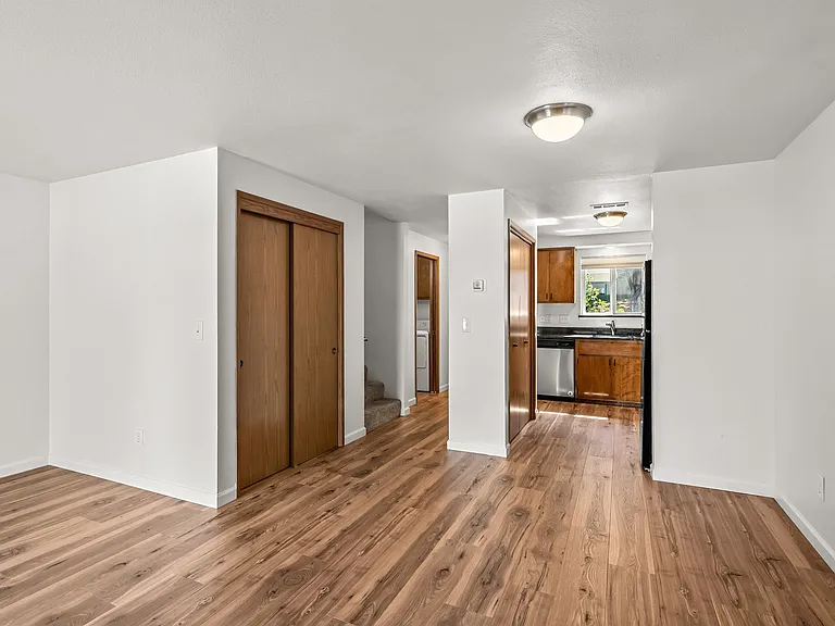 Talent Parkside Apartments — Photo 14