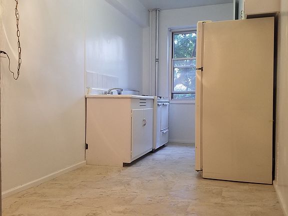 5th image of 550 Grand St #2A