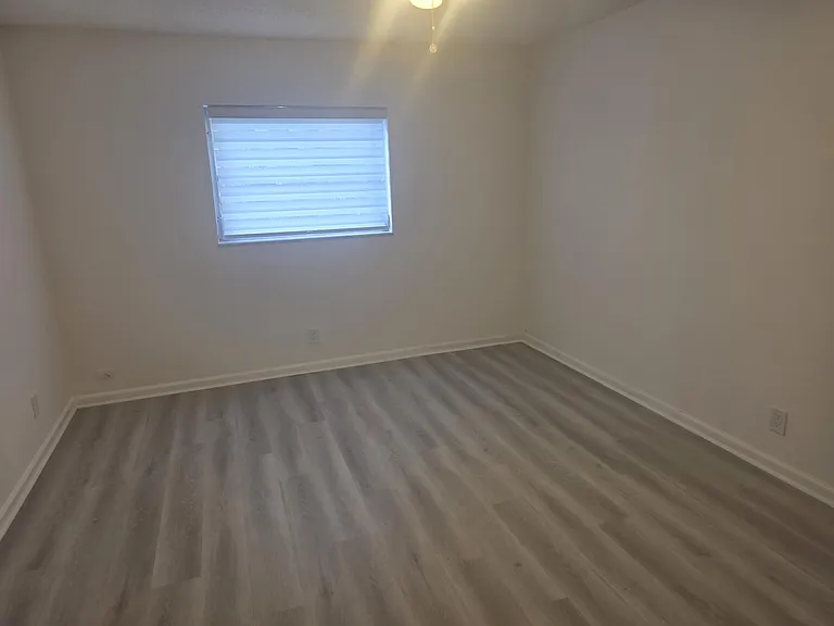 959 SE 2nd Ave #204 — Photo 18