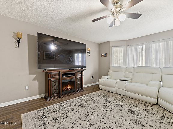 3rd image of 15252 Sunset Ct
