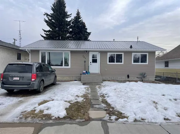 207 N 7th Ave E, Hanna, AB T0J 1P0
