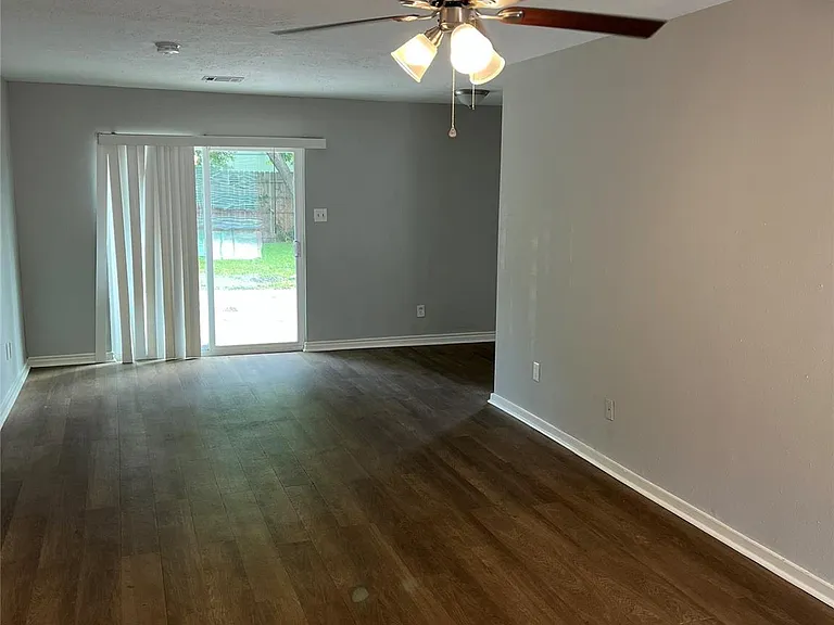 5142 Madden Ln — Photo 2
