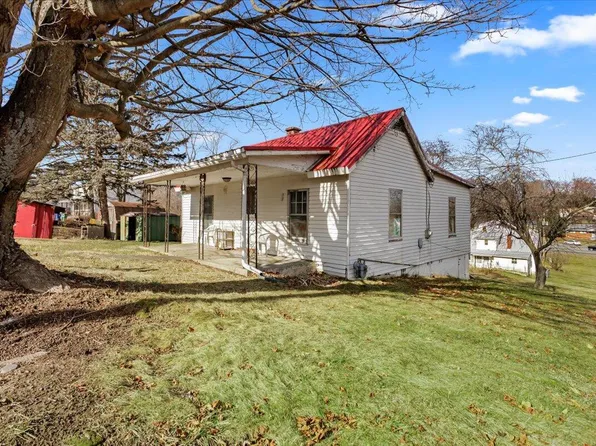1275 Mahone St, Christiansburg, VA 24073