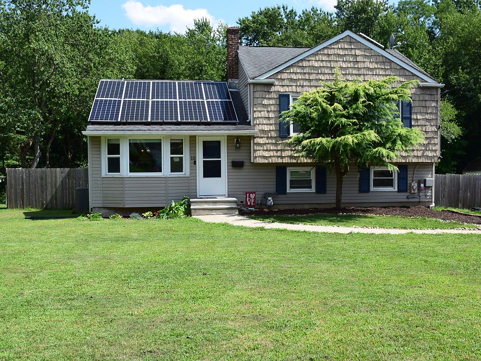 1st image of 15 Millbrook Dr
