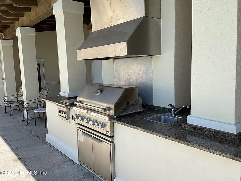 525 3rd St #503 — Photo 23