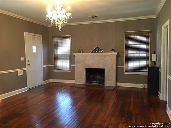 2nd image of 2054 W Gramercy Pl