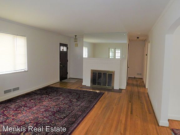 4th image of 9616 Glencrest Ln