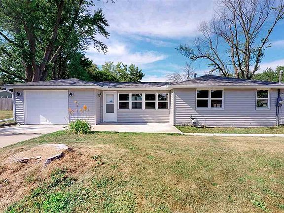3rd image of 2105 N Ardell Pl