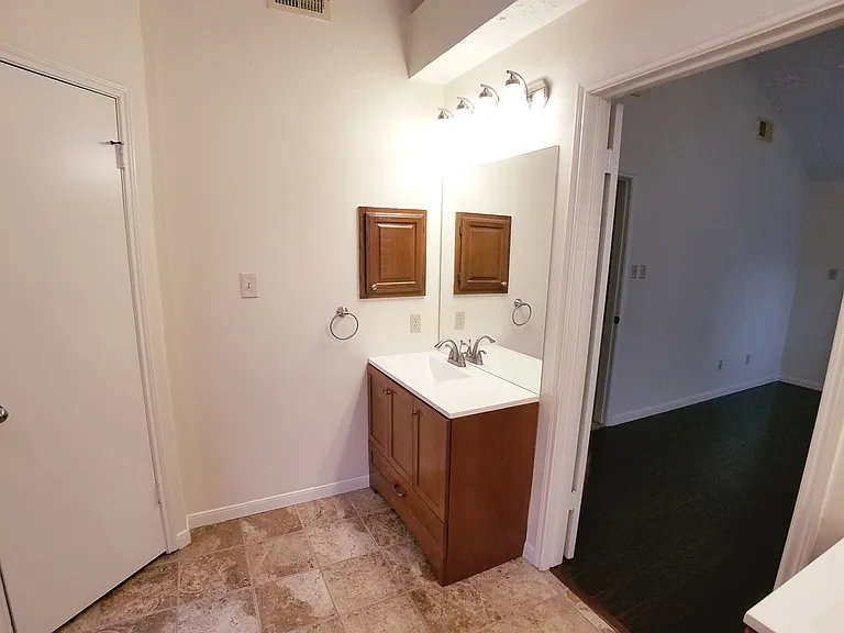 2111 Echo Rdg — Photo 25