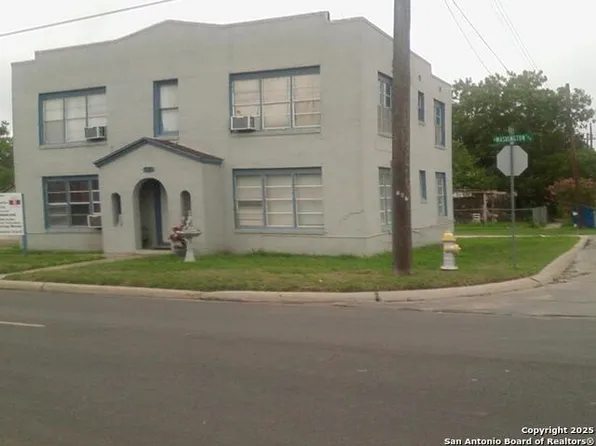 700 N Washington St APT 4, Beeville, TX 78102