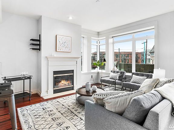 3rd image of 3217 Eastlake Ave E APT 212