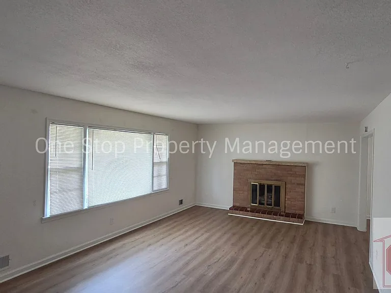 2111 N 49th St — Photo 5