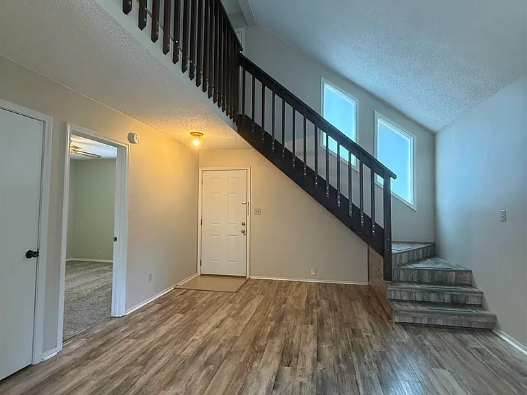 3004 Cedarwood Village Ln — Photo 2