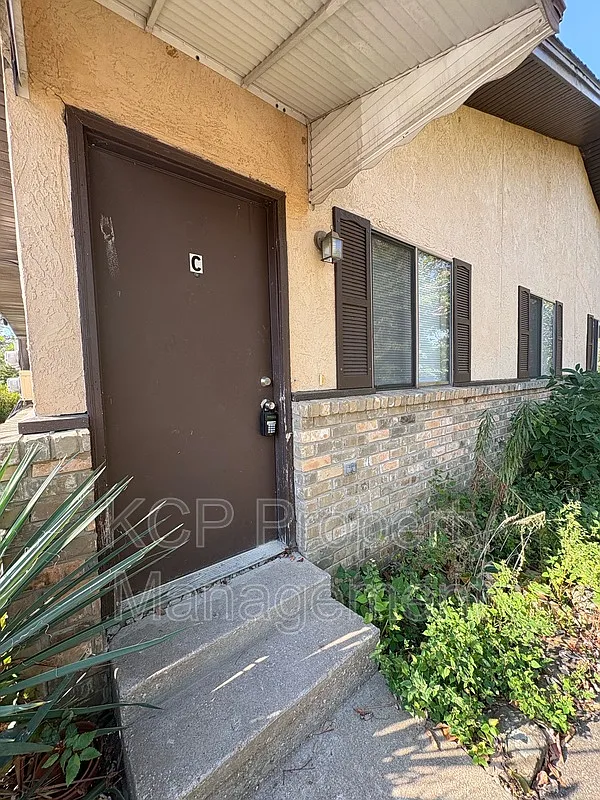 1 bed, 1.0 bath, 750 sqft, $900 — Photo 1