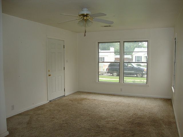 2nd image of 1003 E Russell Ave