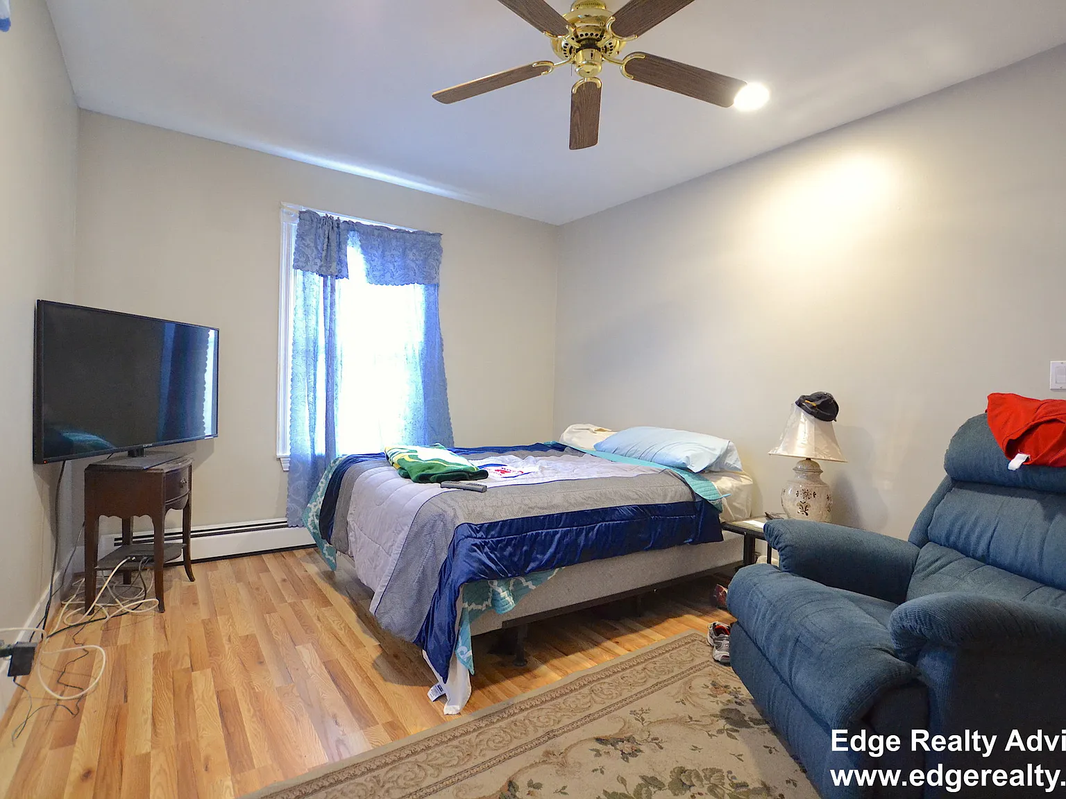 3 bed, 1200 sqft, $3,300 — Photo 4