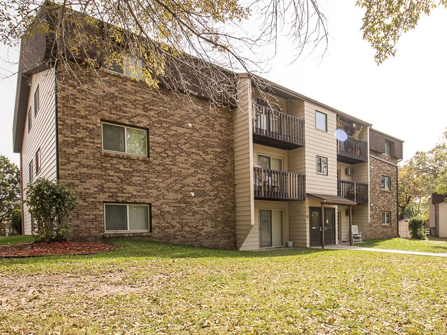 Edgewood Court Apartments LLC — Photo 3