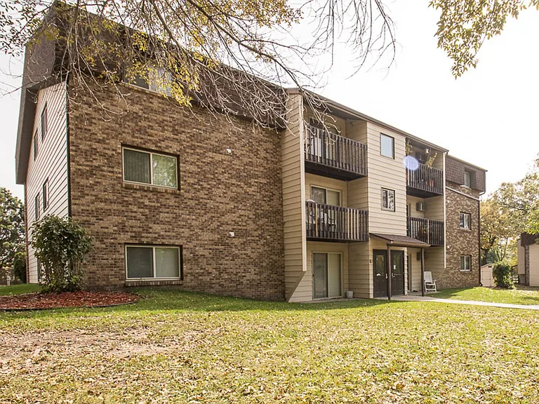 Edgewood Court Apartments LLC — Photo 3