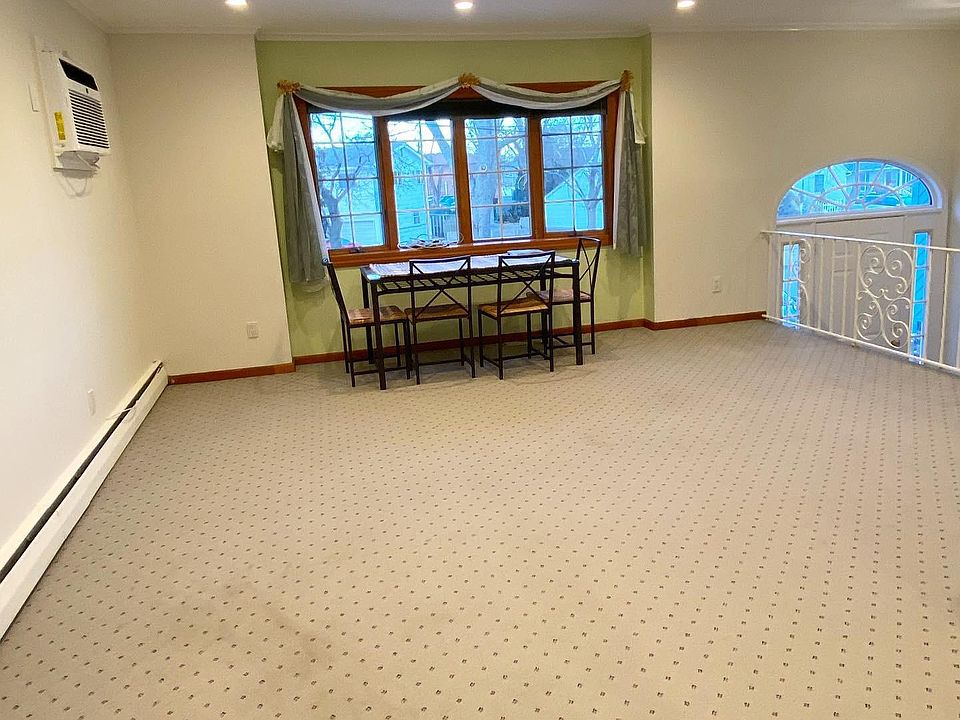 1st image of 11 Laurel Pl Floor 2