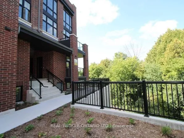 2 Linsmore Pl #204, Whitchurch Stouffville, ON L4A 4T4