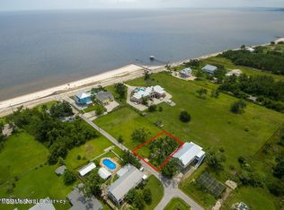 121 Dane Rd, Waveland, MS 39576