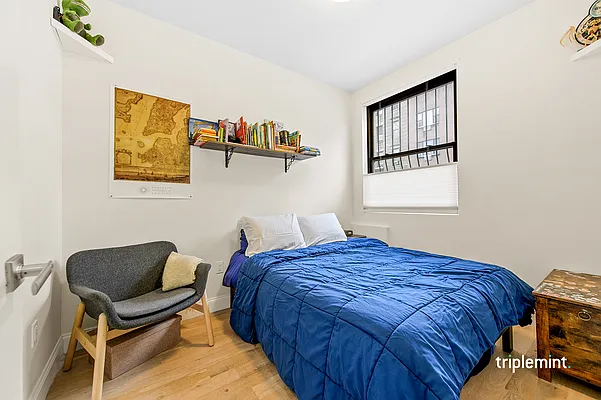 Sold by Triplemint | media 4