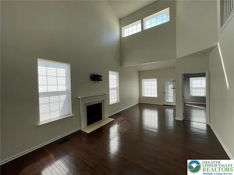 1350 Caspian St — Photo 7