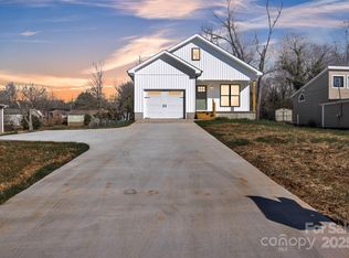 2416 4th Ave NW, Hickory, NC 28601