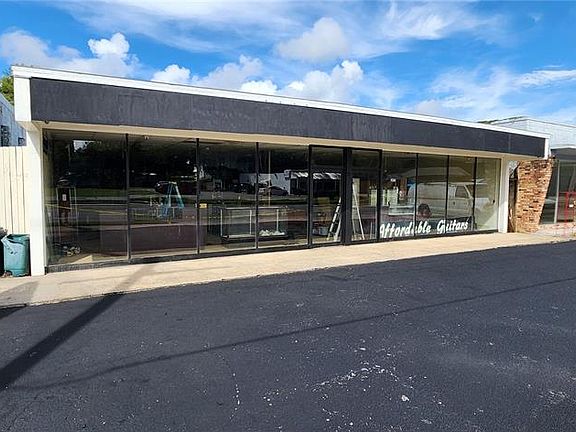 2nd image of 111 N Summit St #111
