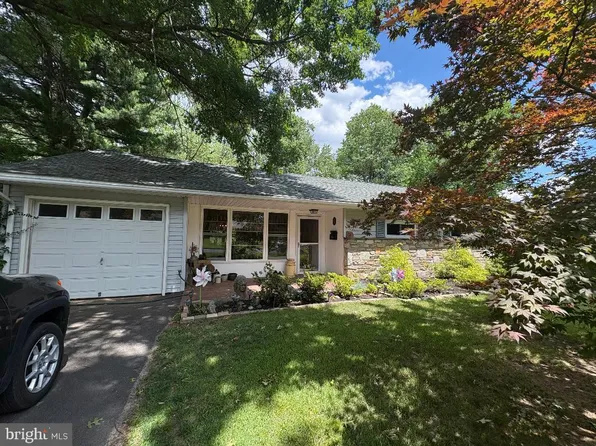 1041 Jeffrey Dr, Southampton, PA 18966