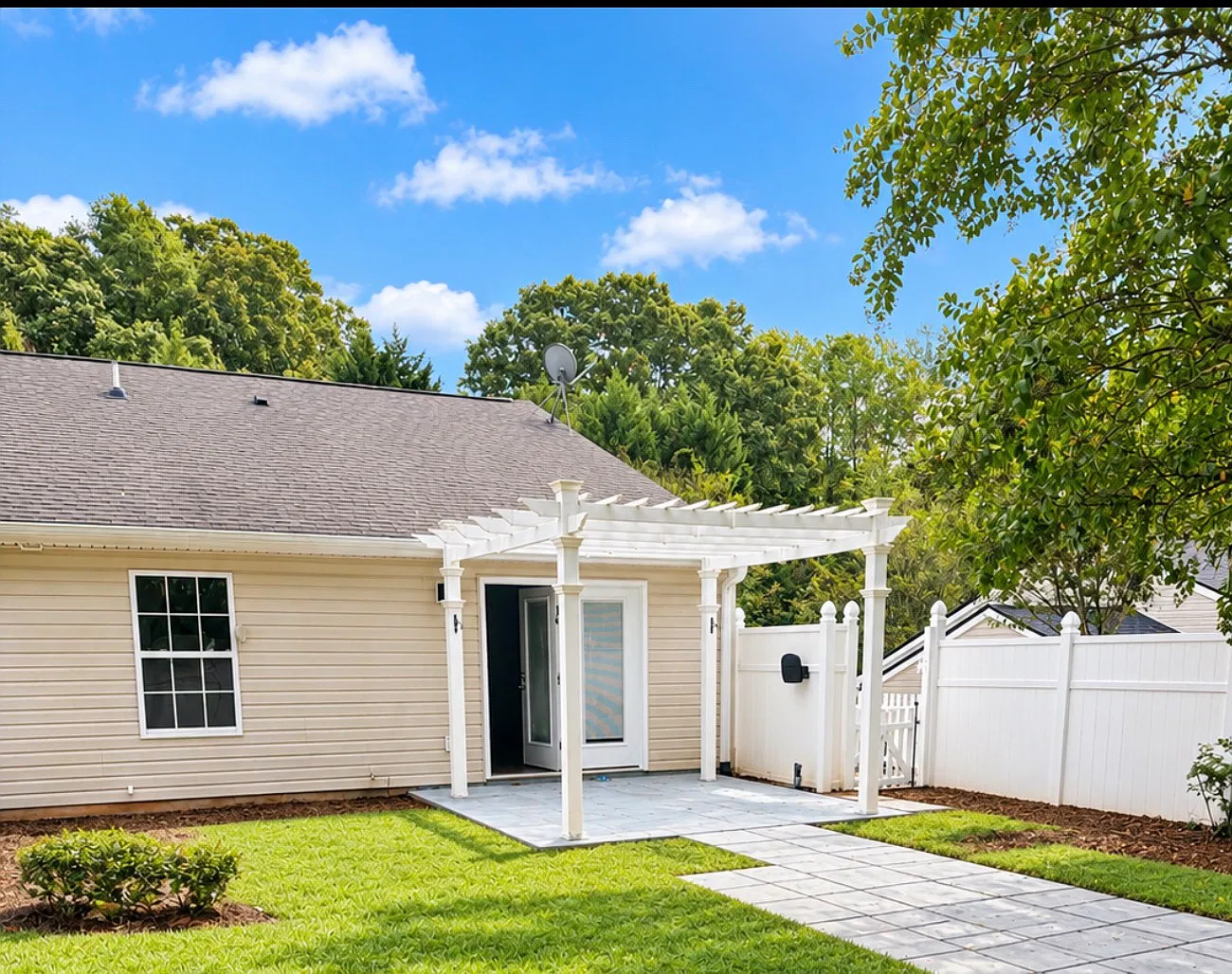 2 bed, 1200 sqft, $1,600 — Photo 3