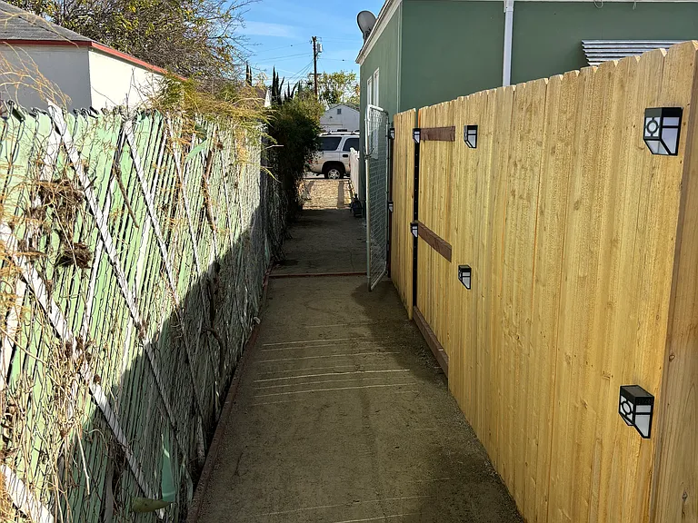 6667 Cumberland Ct — Photo 3