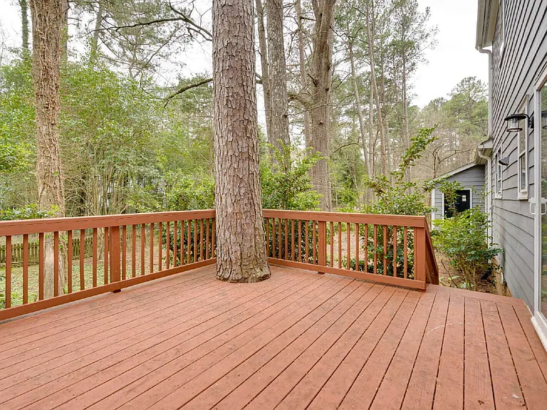 2437 Tilghman Cir — Photo 34