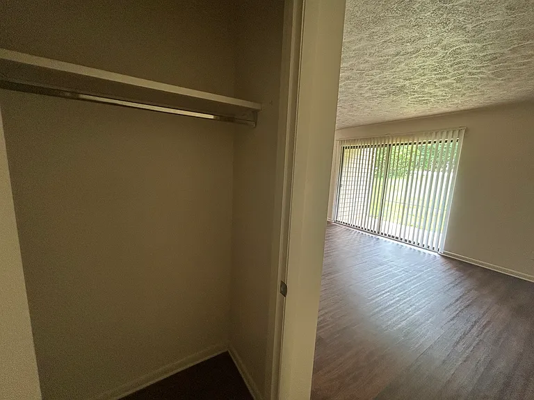 Huntingwood Apartments — Photo 39