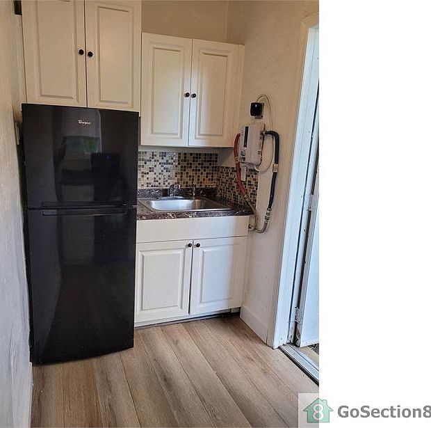 2nd image of 406 Foster Rd #404