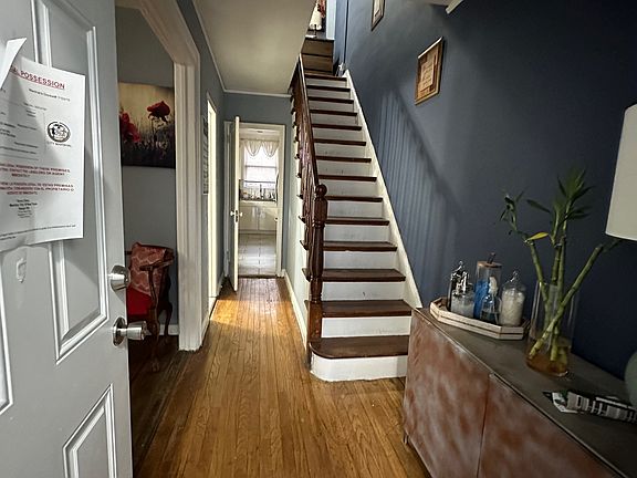 2nd image of 831 Waring Ave Floor 1