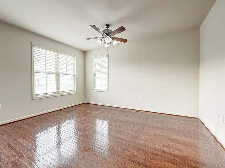 42230 Castle Ridge Sq — Photo 16