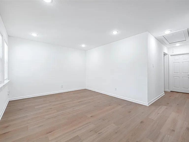 5718 Eskridge St #6 — Photo 1